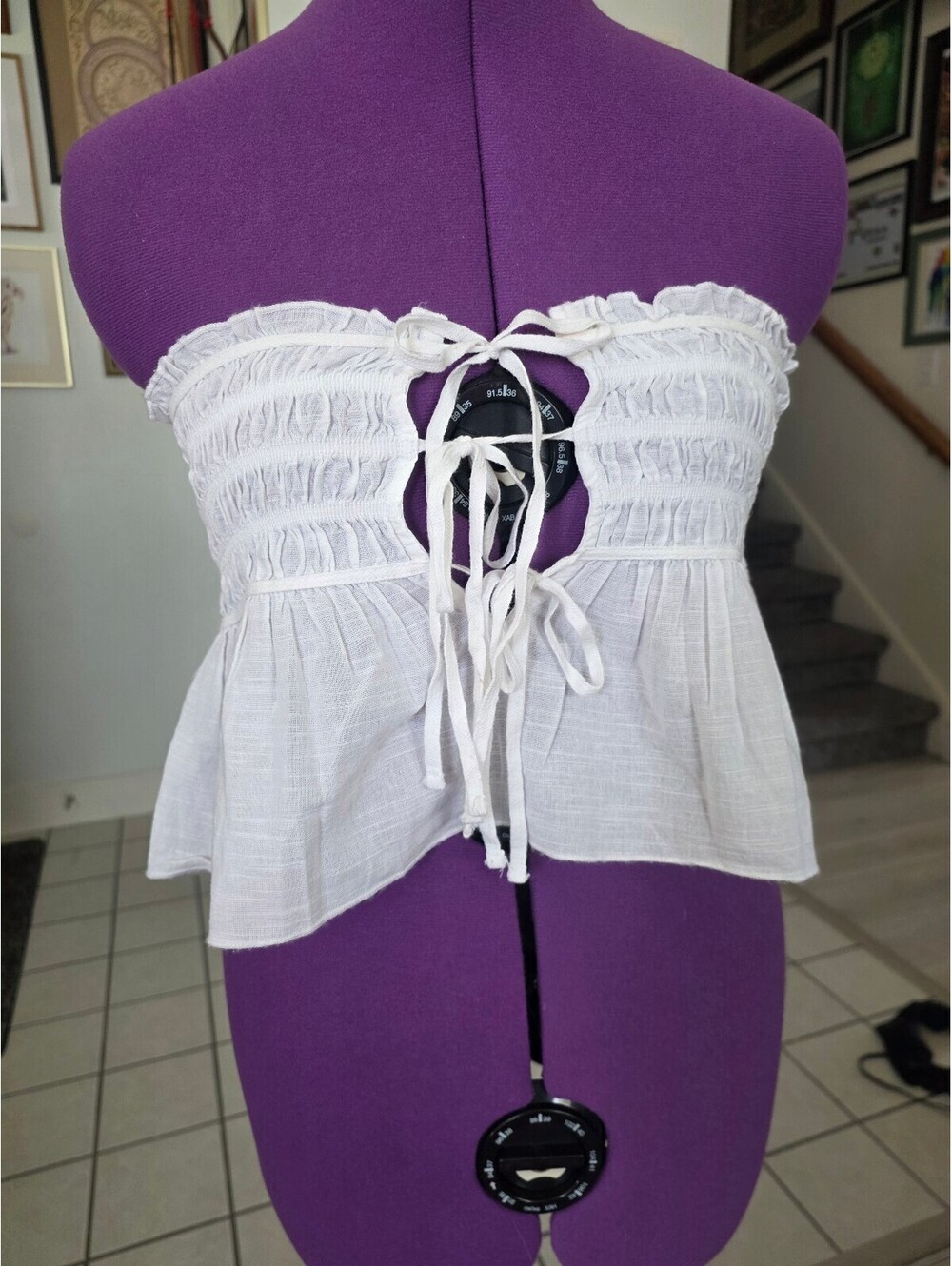 Kimchi Blue Urban Outfitters size Small 100% cotton strapless top